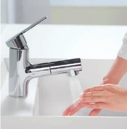 ノーレのキレイスト水栓を使う様子