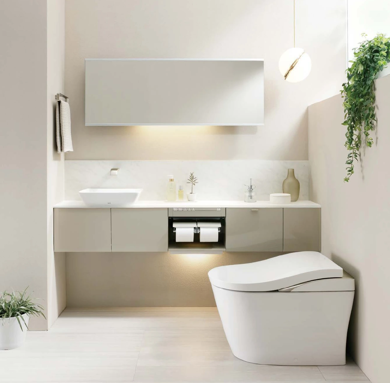 ニッケルのアクセントを用いた明るいトイレ空間