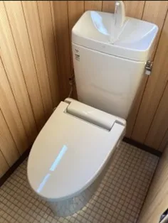 愛知県長久手市｜トイレ床から水漏れ・原因はタンク側で25年使用のトイレを新品交換