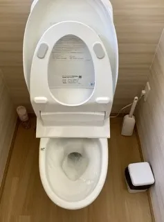 島根県松江市｜大量のトイレットペーパー・ウェットティッシュによるトイレつまりを便器脱着で解消