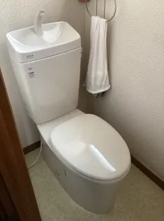 広島県広島市南区｜トイレの水が流れっぱなし・排水弁の故障を確認し20年以上使用で新品交換