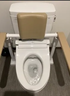 愛知県名古屋市港区｜ハンドペーパー・便座部品によるトイレつまりを便器脱着で解消