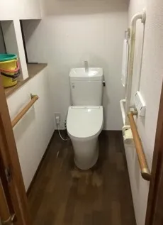 広島県広島市安芸区｜トイレ床から水漏れ・タンク本体のひび割れを確認し新品交換