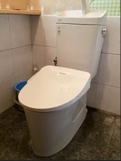 静岡県浜松市北区｜ウォシュレットから水漏れが止まらず25年使用したトイレを交換