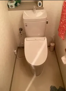 広島県広島市佐伯区｜トイレタンク水漏れ・部品破損で水が止まらず25年使用のトイレを新品交換