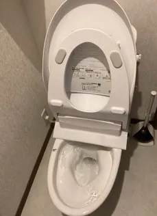 静岡県浜松市中央区｜大量のトイレットペーパーによるトイレつまりを便器脱着で解消